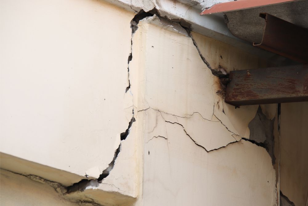 A structural crack in a building that needs remediation works