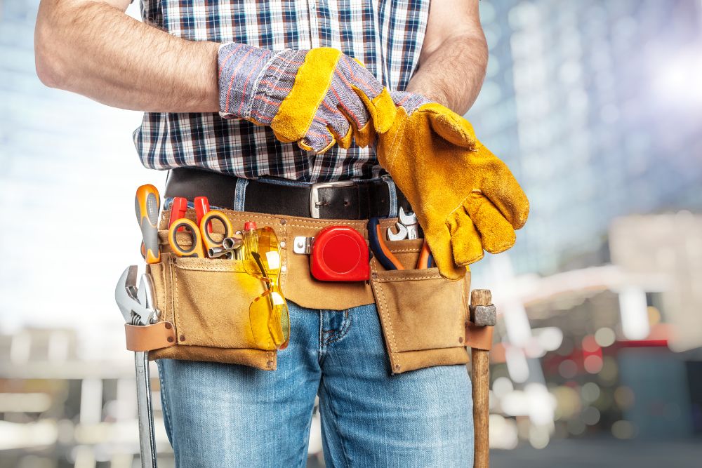 Difference between a handyman and a remedial builder
